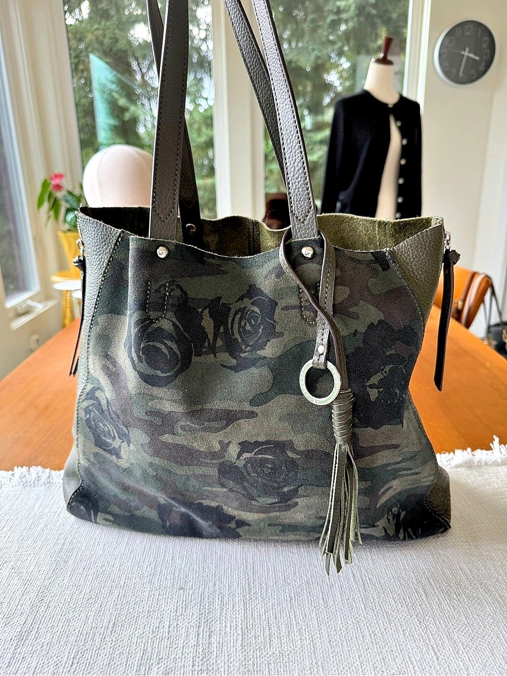 Sanctuary Manhattanville  Black Rose Camo Leather Tote in Green & Black